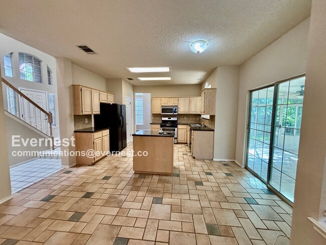 Building Photo - 2303 Mockingbird Dr