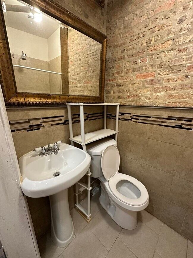 Foto del edificio - 1308 W Byron St