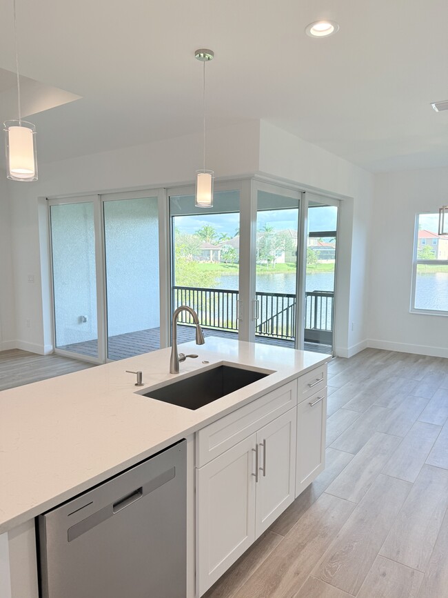 Building Photo - 8613 Banyan Bay Blvd