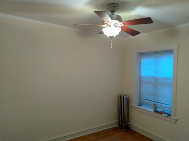 Bedroom - 5254 W Melrose St