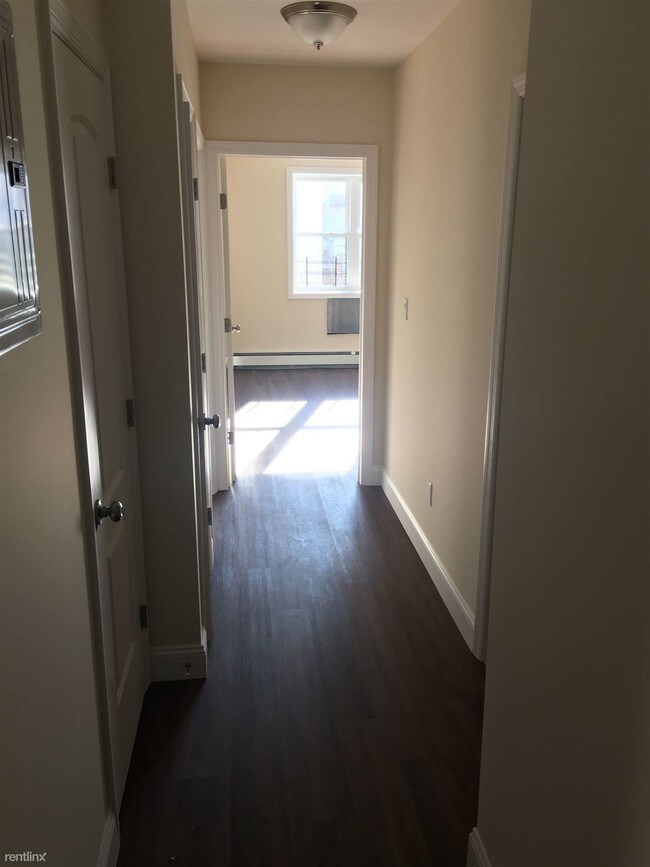 Foto del edificio - 3 br, 1.5 bath  - 8416 102nd Ave