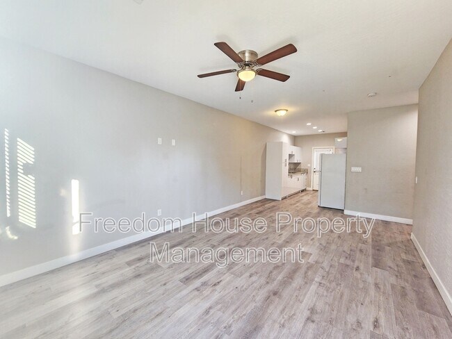 Foto del edificio - 1121 Sixshooter Ave