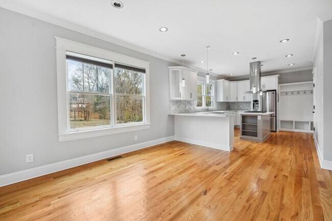 Building Photo - AVAILABLE NOW!!  Stunning 4 Bedroom & 3.5 ...