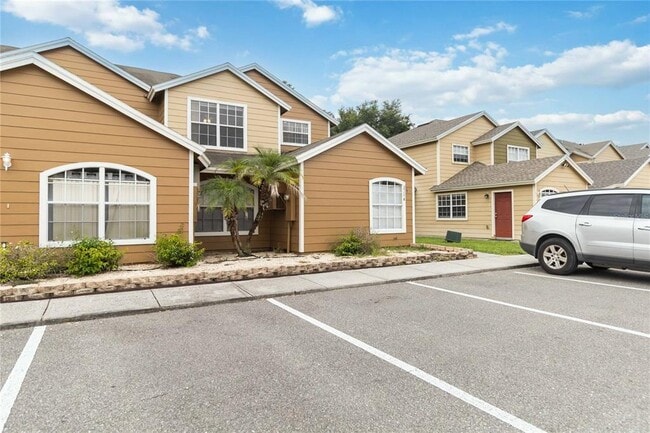 Building Photo - 2204 Fan Palm Dr
