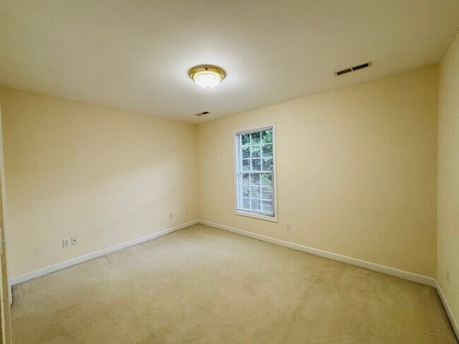 Foto del edificio - 1104 Caldwell Dr