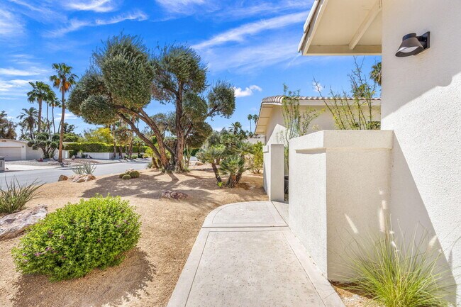 Building Photo - 2063 S Broadmoor Dr