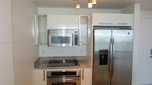 Foto del edificio - 601 NE 36th St