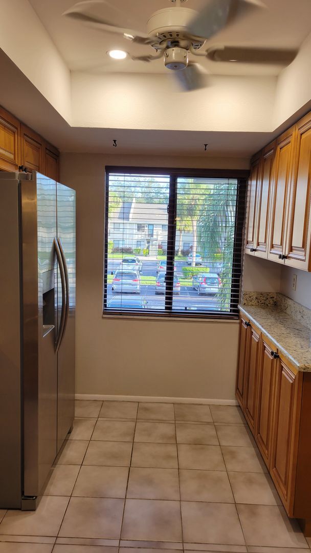 Foto del edificio - Annual unfurnished renovated 2/2 2nd floor...