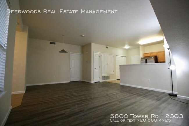 Foto del edificio - 5800 Tower Rd