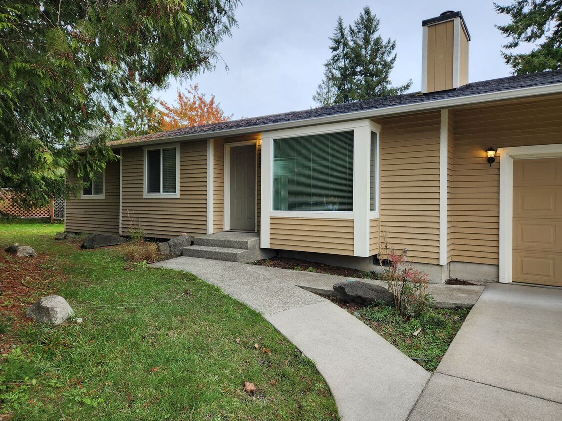 Foto principal - 3 br, 2 bath House - 2897 Fircrest Drive SE