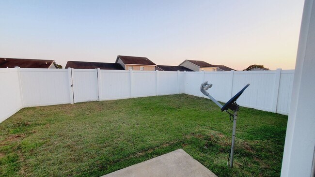 Foto del edificio - Wakefield Subdivision!!!  One Story Townhome!