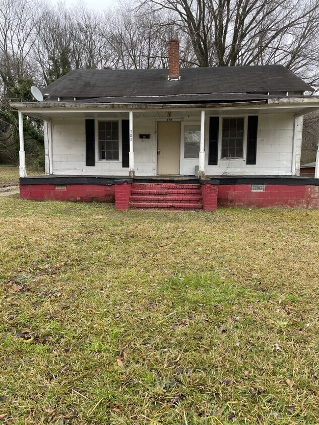 Primary Photo - 300 Holmes St