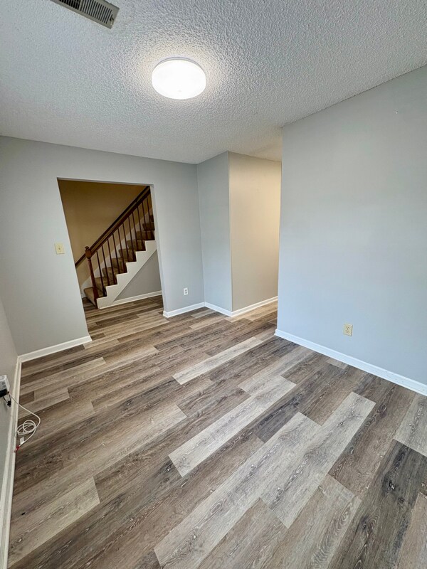 Foto del edificio - 317 Chateau Dr SW