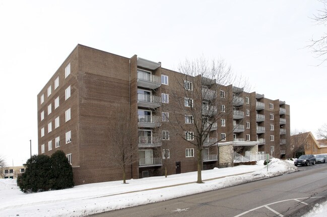 Primary Photo - 900 Center St