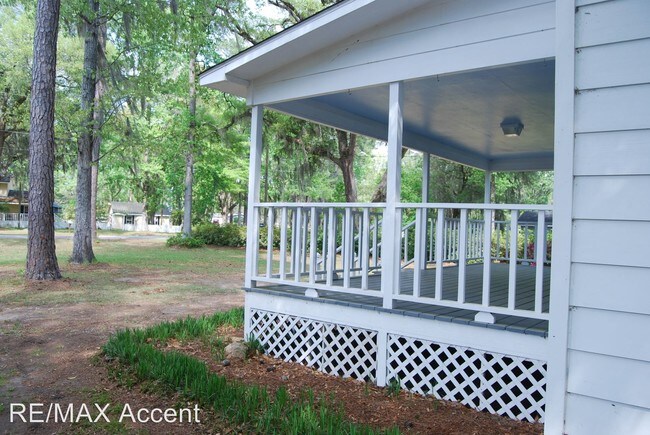Building Photo - 521 Jerico Dr