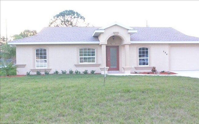 Foto del edificio - Three Bedroom-Two Bath-Single Family home-...