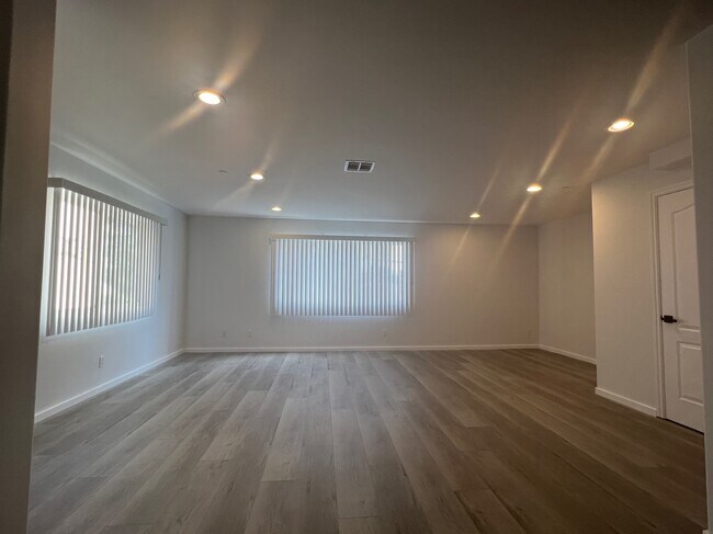 living room - 6452 Woodley Ave