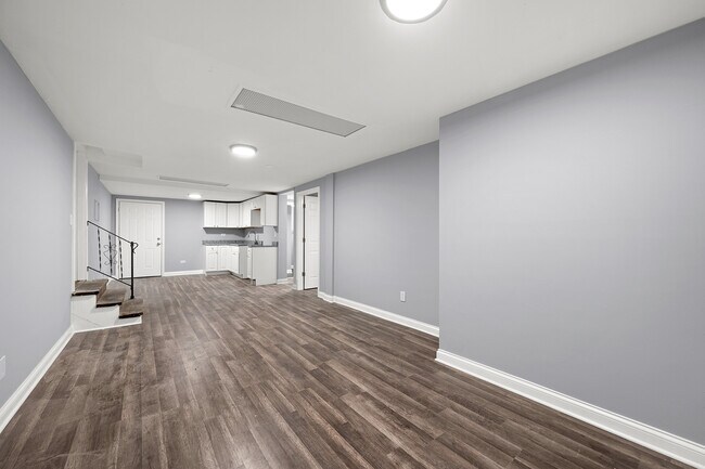 Building Photo - 6837 S Clyde Ave