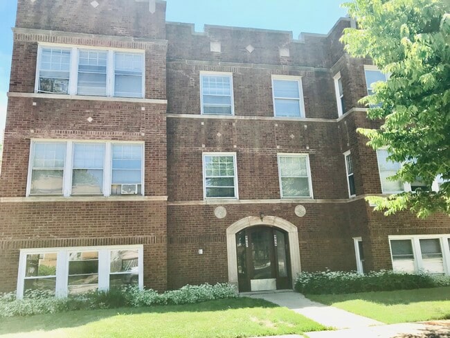Building Photo - 4959 W Schubert Ave