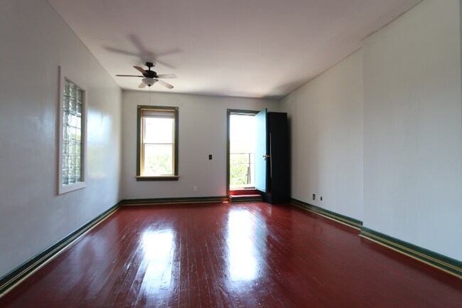 Building Photo - 1827 S Racine Ave