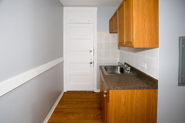 Building Photo - 3259 W Wrightwood Ave
