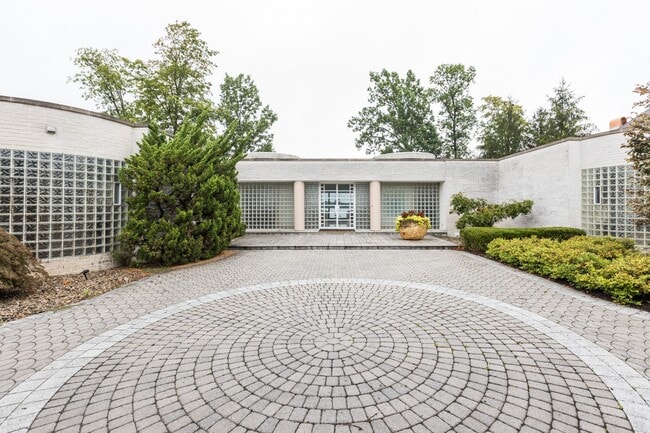 Building Photo - 9242 Diamond Pointe Dr