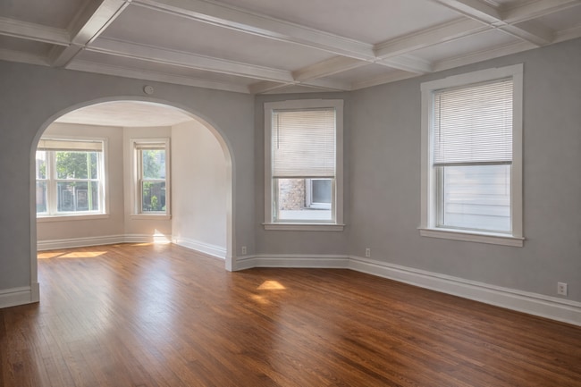 Building Photo - 3752 W Dickens Ave