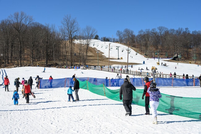 Campgaw Mountain is a small local mountain in Mahwah great for beginner skiing and snowboarding.