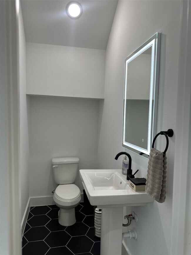 Building Photo - 1711 Ruth St