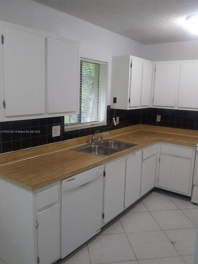 Foto del edificio - 159 NW 70th St