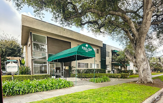 Building Photo - 220 E Live Oak St