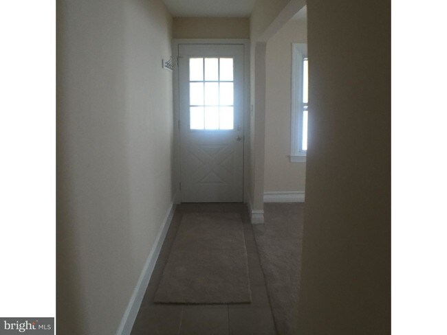 Building Photo - 308 Main St