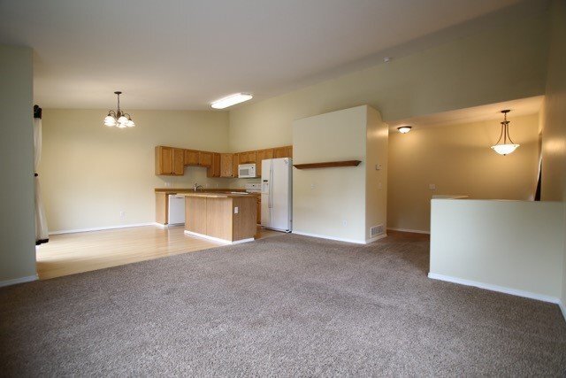 Foto del edificio - 3 Bedroom Eagle River Condo w/ Easy Highwa...