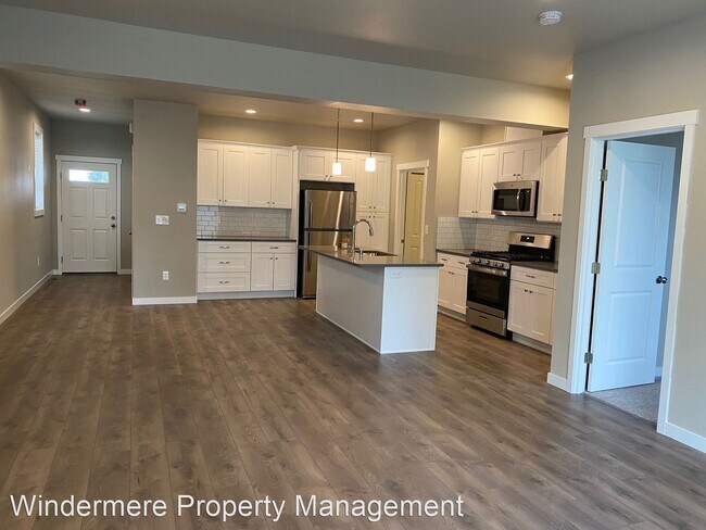 Foto del edificio - 3 br, 2.5 bath House - 6937 Red Ridge Dr #B