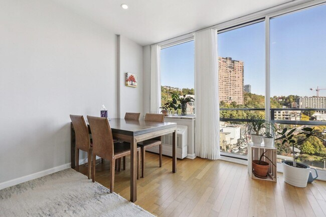 Building Photo - 915 Hudson Park