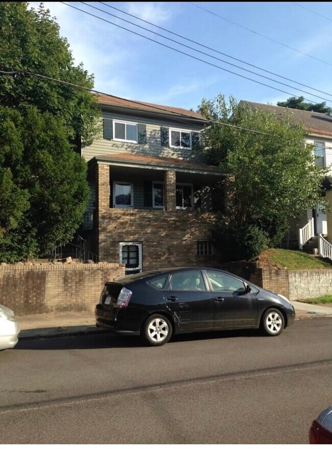Foto del edificio - 329 Grace St