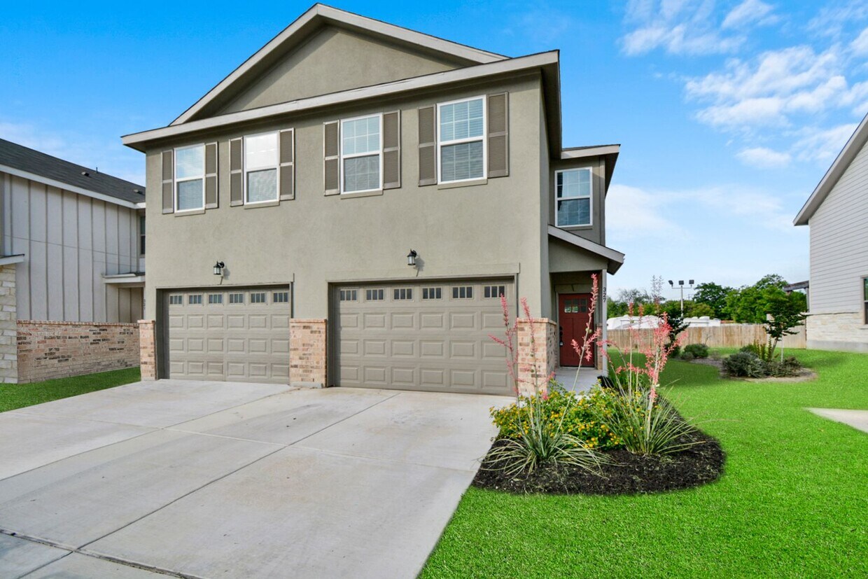 Primary Photo - Stunning Duplex Located in New Braunfels, ...