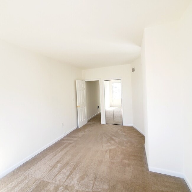 Building Photo - 109 W Ostend St