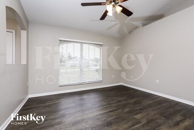 Foto del edificio - 3324 Sanborn Ln