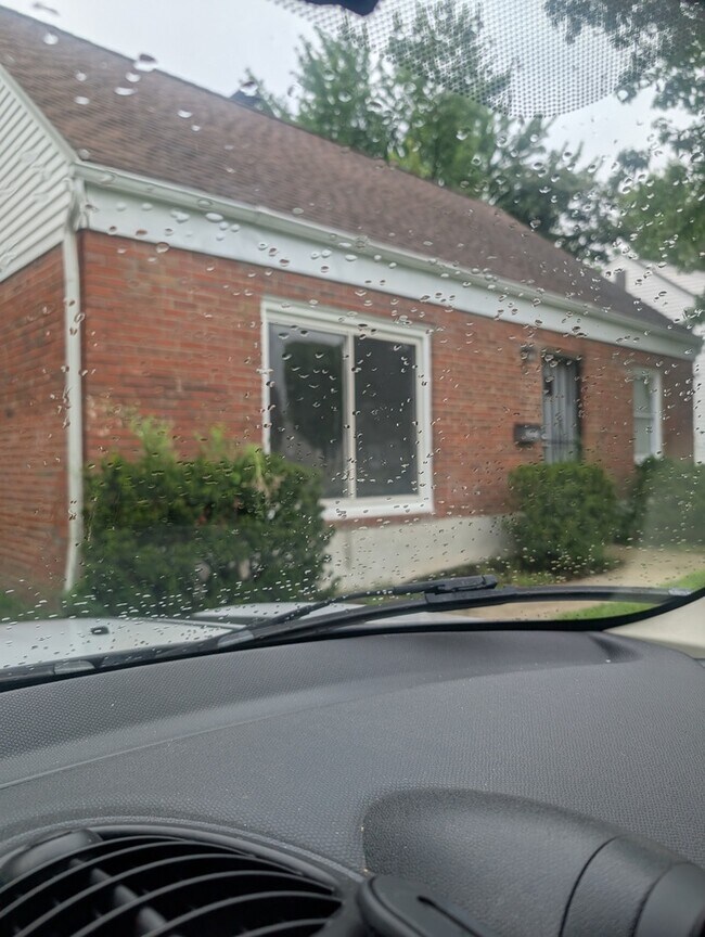 Foto del edificio - Charming 4 beds 1 bath in Euclid!