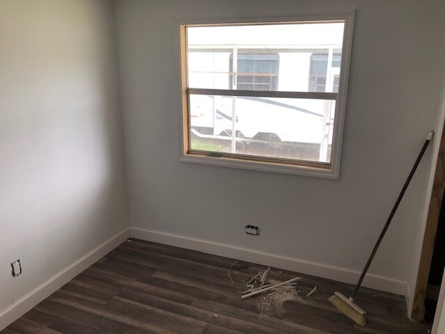 Building Photo - 2545 Park Dr