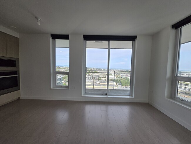 Photo du bâtiment - 455-2455 SW Marine Dr