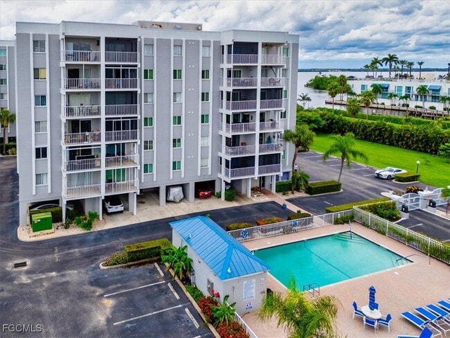 Foto del edificio - 2885 Palm Beach Blvd
