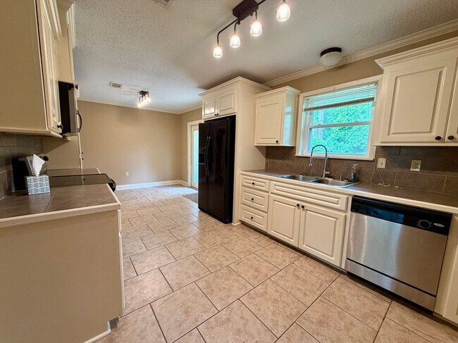 Foto del edificio - 106 Hickory Dr