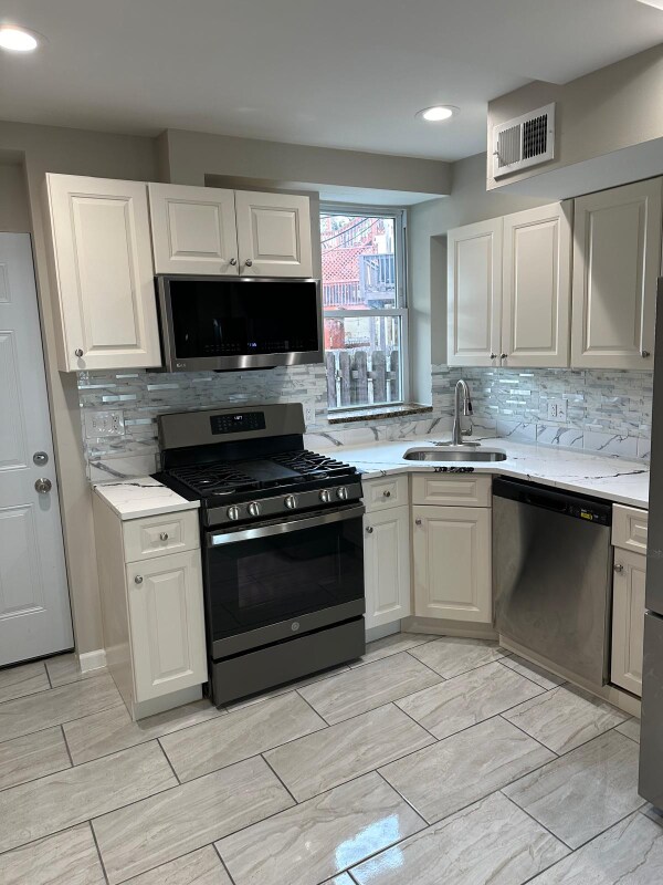 Building Photo - 1204W Cross St