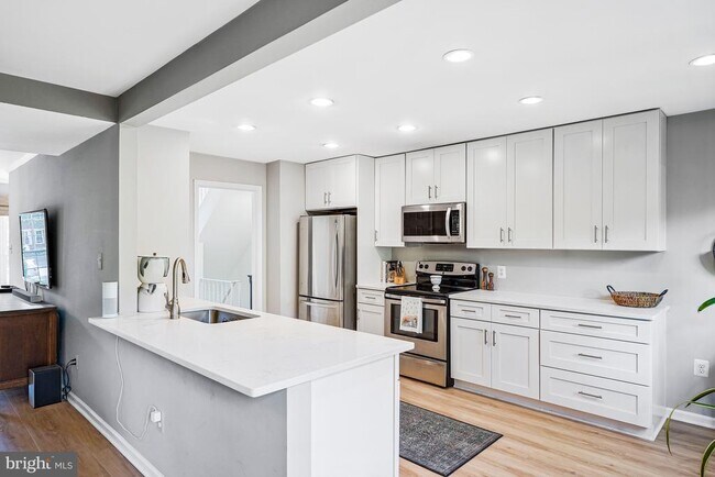 Building Photo - 10544 Assembly Dr