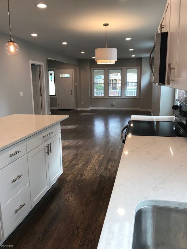 Building Photo - 2 br, 2 bath Duplex - 2727 S Quincy Ave