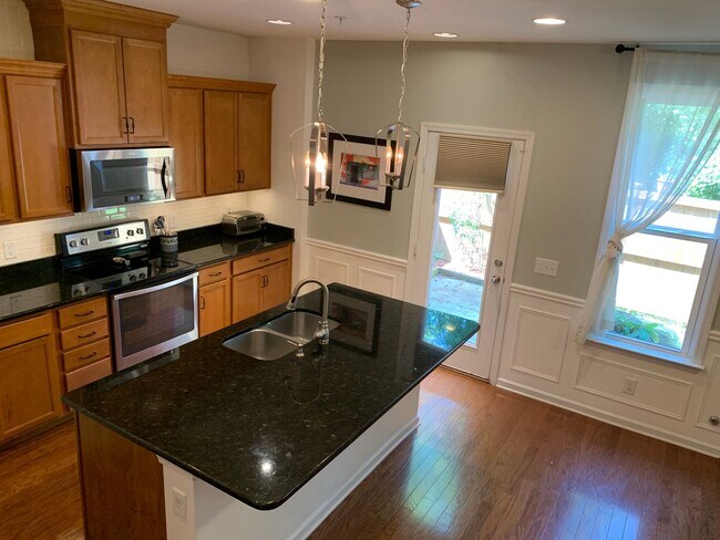 Building Photo - Townhouse Mount Juliet 3 bed/2.5 bath