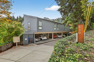 Building Photo - 830 SW Broadway Dr