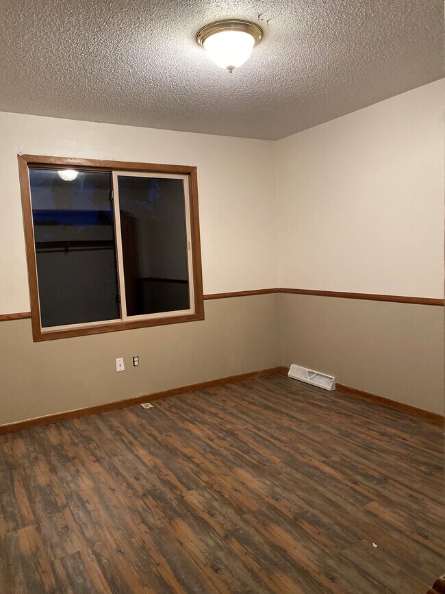 Dormitorio superior - 5812 84 1/2 Ave N